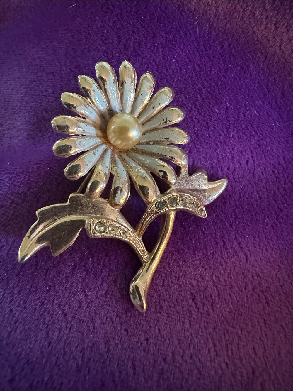 Vintage long stem flower brooch. Rare find